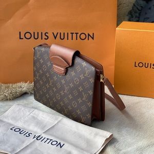 💯 Authentic Louis Vuitton Courcelles Body Bag 😍